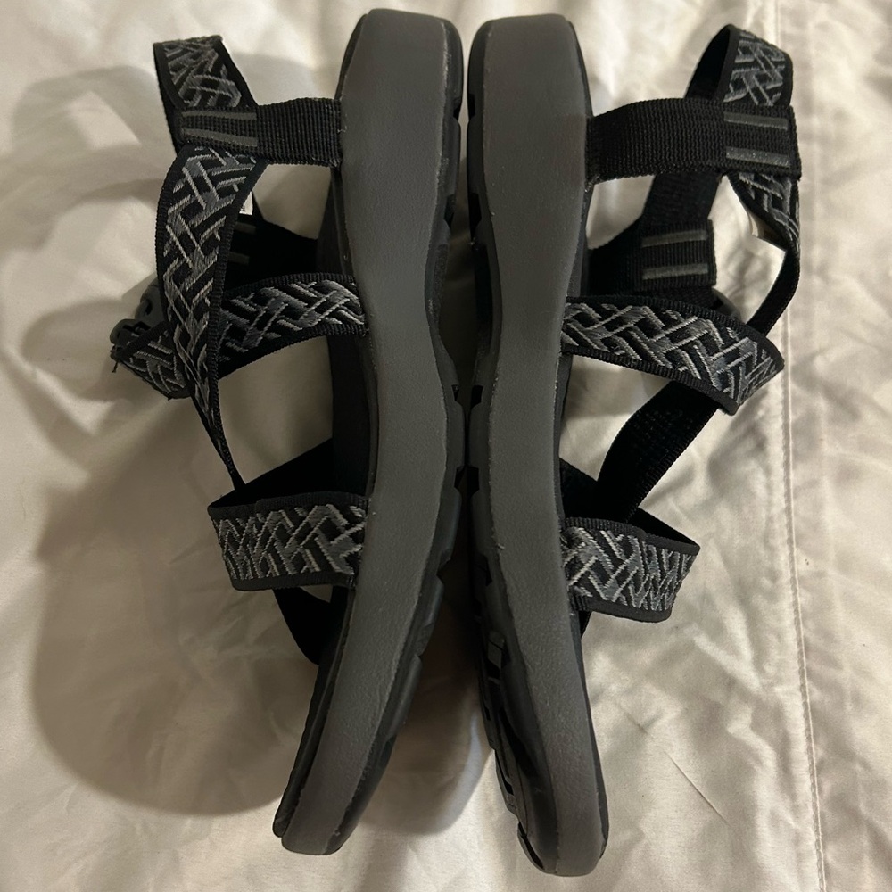 Skechers mens size 11 black sandals. - Picture 4 of 7